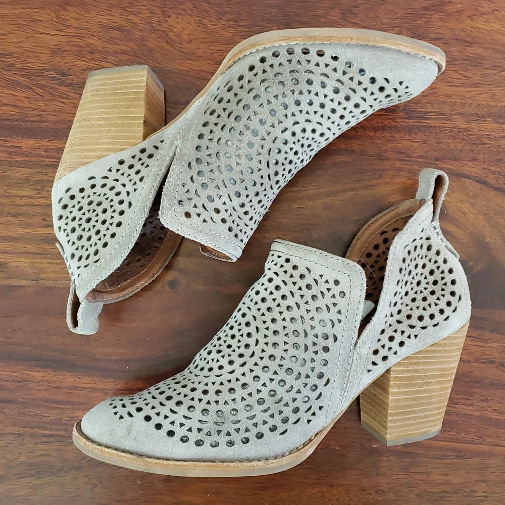 JEFFREY CAMPBELL Rosalee Suede Ankle Booties Taupe Greige Almond Toe Size 7.5 - Picture 5 of 15